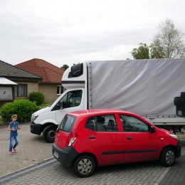 Vorsicht Anna, der Transporter will los.