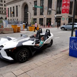 Anton und Anna im Polaris Slingshot Motorcycle