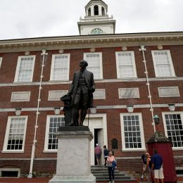 George Washington vor der Liberty Hall