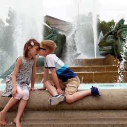 Anna und Anton auf Swann Memorial Fountain